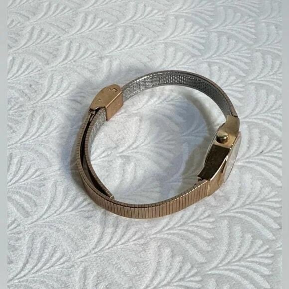 Rare Vintage Benrus Women’s Watch Gold Tone Stainless Steel 8” Beautiful Dainty - Picture 8 of 9